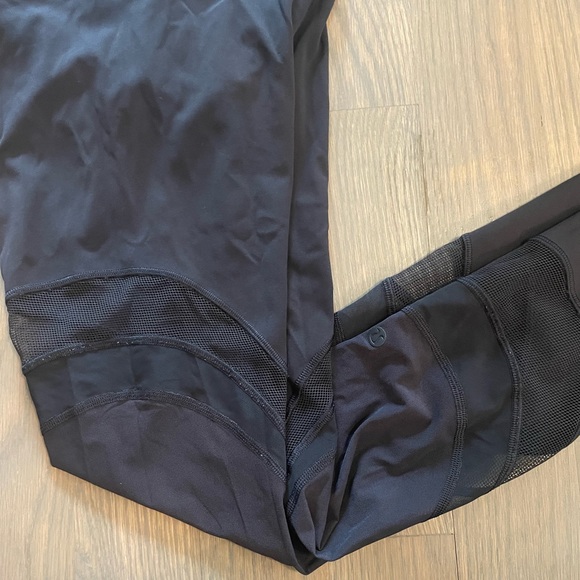 Lululemon | Black Leggings with Mesh Inserts (6) - Picture 3 of 3